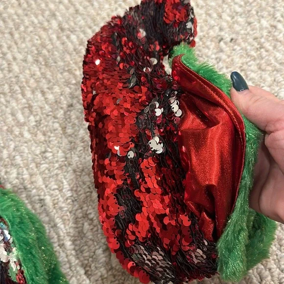 Jingly size large extra large, 9 to 11 elf sequin slippers, red silver green - Picture 8 of 8